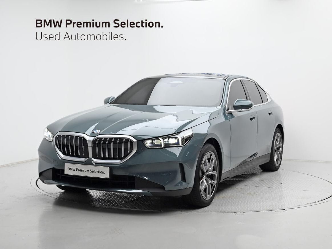 BMW 5 Series (G60)