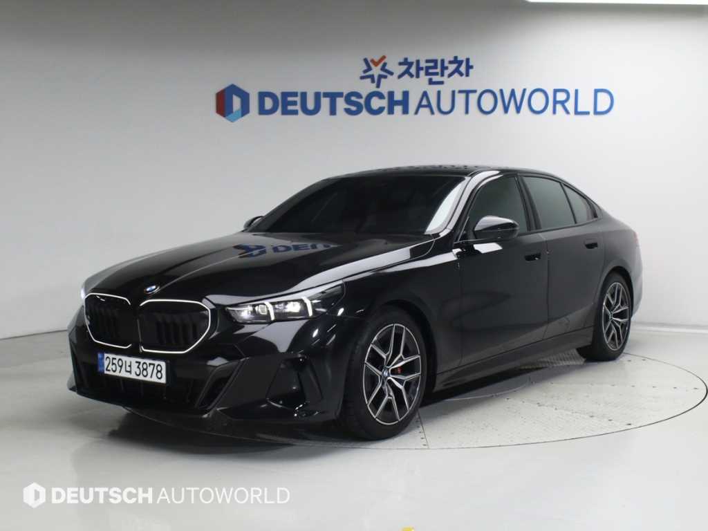 BMW 5 Series (G60)