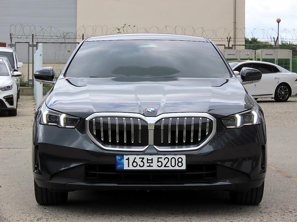 BMW 5 Series (G60)